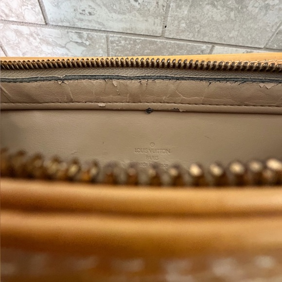 🔥GUC Vintage Louis Vuitton Mustard Patent Leather Tote with unbranded bag charm - Picture 6 of 8